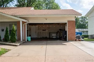 534 Coach Light Ln, Hazelwood, MO 63042 - Photo 4