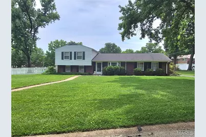 952 Bridgeport Drive, Ballwin, MO 63011 - Photo 2