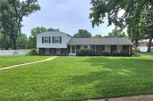 952 Bridgeport Dr, Ballwin, MO 63011 - Photo 2