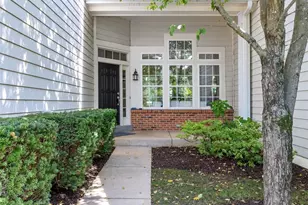 16816 Chesterfield Bluffs Cir, Chesterfield, MO 63005 - Photo 2