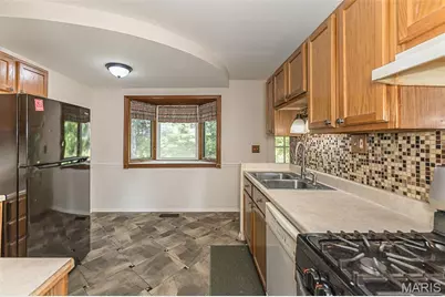 155 Lynn Meadows Lane, Florissant, MO 63033 - Photo 4