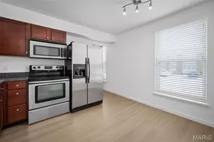 1946 Greenpoint Dr, Saint Louis, MO 63122 - Photo 8
