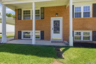 2826 Cherry Point Ln, Maryland Heights, MO 63043 - Photo 2