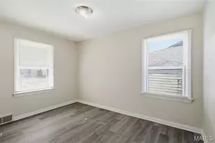 445 Plaza Ave, Ferguson, MO 63135 - Photo 10