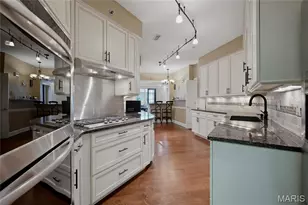 561 Sarah Ln, Creve Coeur, MO 63141 - Photo 10