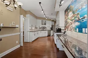 561 Sarah Ln, Creve Coeur, MO 63141 - Photo 8