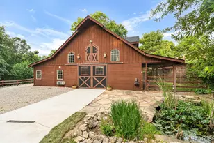 17 West Dr, Chesterfield, MO 63017 - Photo 4