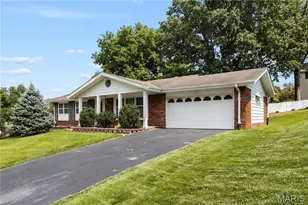 24 Forest Crest Dr, Chesterfield, MO 63017 - Photo 2
