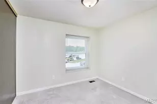 241 Valleyoak Ct, Ballwin, MO 63021 - Photo 10