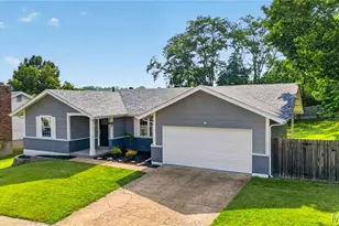 703 Wagon Ridge Dr, Fenton, MO 63026 - Photo 2