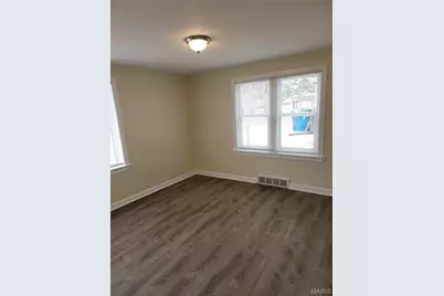 541 Hentschel Place, Saint Louis, MO 63135 - Photo 6