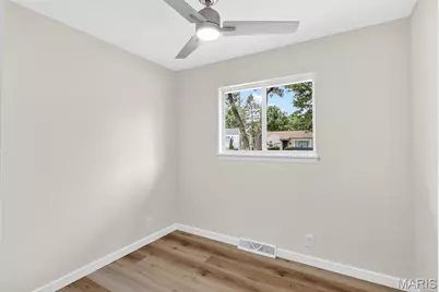 8630 North Avenue, Saint John, MO 63114 - Photo 16