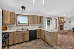 12120 Jeannette Mary Dr, Maryland Heights, MO 63043 - Photo 10