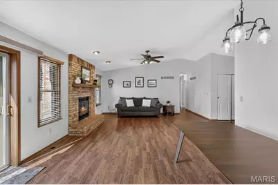 12120 Jeannette Mary Drive, Maryland Heights, MO 63043 - Photo 8