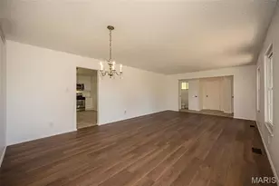 3867 Watersedge Dr, Florissant, MO 63034 - Photo 10