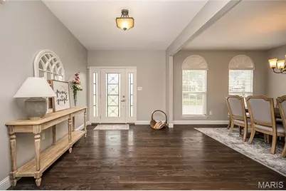 18 Kings Crossing Court, Saint Louis, MO 63129 - Photo 2