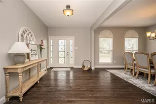 18 Kings Crossing Ct, Saint Louis, MO 63129 - Photo 2