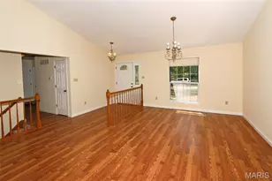 949 Oakmoor Dr, Fenton, MO 63026 - Photo 2
