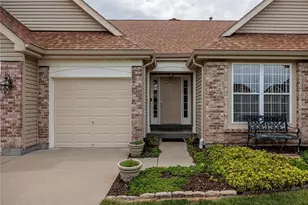 10 Meramec Bluffs Ct, Eureka, MO 63025 - Photo 2