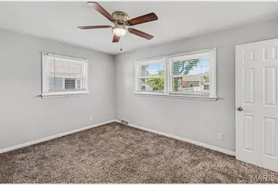 250 Monterey Drive, Florissant, MO 63031 - Photo 10
