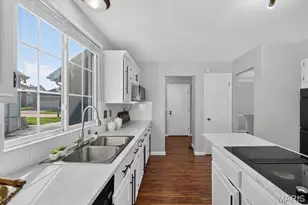13023 Walnutway Manor, Saint Louis, MO 63146 - Photo 8