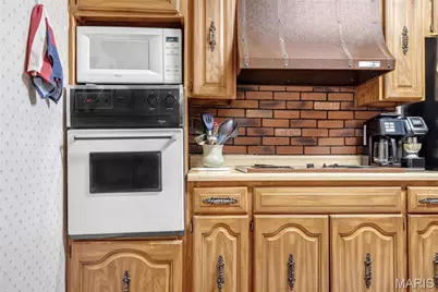 1200 Hudson Hills Drive, Ferguson, MO 63135 - Photo 10