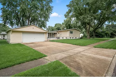 950 Kostka Lane, Florissant, MO 63031 - Photo 2