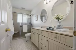 12011 Bobbett Dr, Maryland Heights, MO 63043 - Photo 8