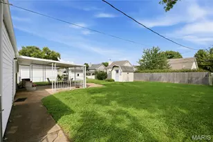 12011 Bobbett Dr, Maryland Heights, MO 63043 - Photo 18