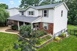 334 Clayton Oaks Dr, Ellisville, MO 63011 - Photo 2