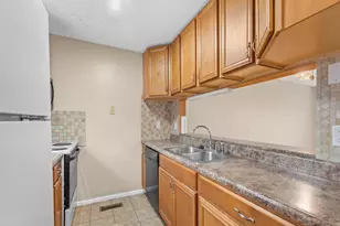 10473 Corbeil Dr, Creve Coeur, MO 63146 - Photo 6