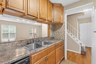 10473 Corbeil Dr, Creve Coeur, MO 63146 - Photo 4