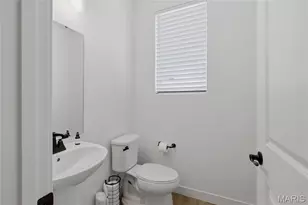 8924 Gateway Cir, Richmond Heights, MO 63144 - Photo 16