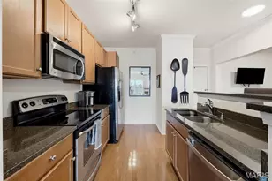 1270 Strassner Dr, Brentwood, MO 63144 - Photo 10