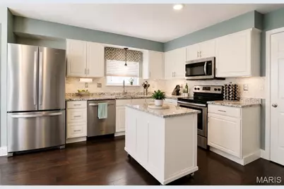 5718 Briarwood Estates Drive, Saint Louis, MO 63129 - Photo 10