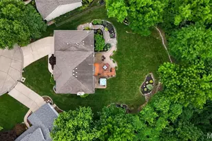 320 Huntleigh Manor Dr, Saint Charles, MO 63303 - Photo 2