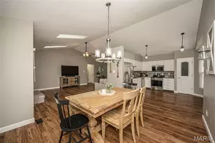 512 Brookneal Dr, Saint Charles, MO 63304 - Photo 10