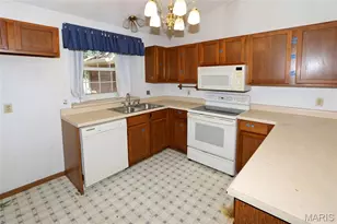 8628 Glenmont Ct, Saint Louis, MO 63123 - Photo 4