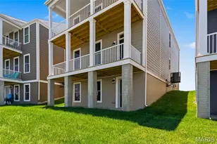 222 Marais Temps Clair Way, Saint Charles, MO 63301 - Photo 4