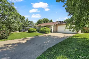 419 Woodbridge Dr, Saint Charles, MO 63303 - Photo 2