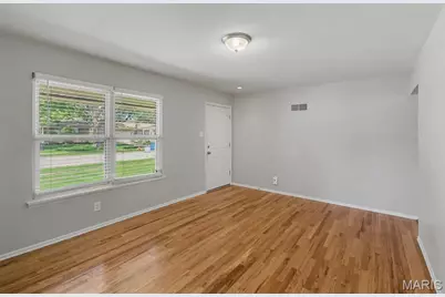 566 Candle Light Lane, Hazelwood, MO 63042 - Photo 2