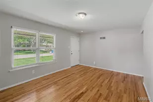 566 Candle Light Ln, Hazelwood, MO 63042 - Photo 2