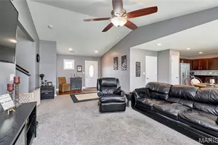437 Prairie Creek Dr, Wentzville, MO 63385 - Photo 10
