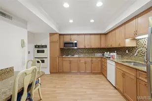 578 Sarah Ln, Saint Louis, MO 63141 - Photo 10