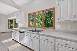 4 Woodford Pl, Saint Charles, MO 63301 - Photo 8