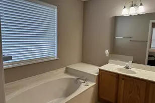 3071 Crystal Lake Dr, Oakville, MO 63129 - Photo 14