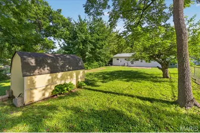 200 Hillcrest Boulevard, Ballwin, MO 63021 - Photo 14