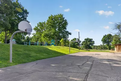 200 Hillcrest Boulevard, Ballwin, MO 63021 - Photo 22