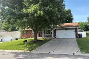 137 Universal Dr, Saint Peters, MO 63376 - Photo 2