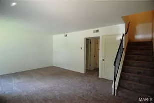 10174 Sakura Dr, Saint Louis, MO 63128 - Photo 6